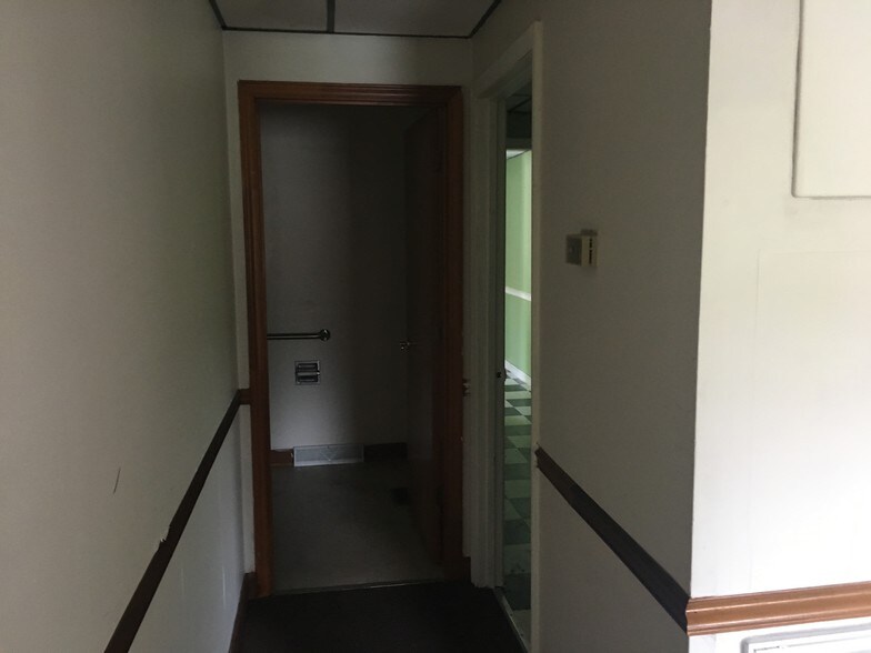 More Photos Of 4985-4991 Bethania Rd, Winston-Salem Office For Lease