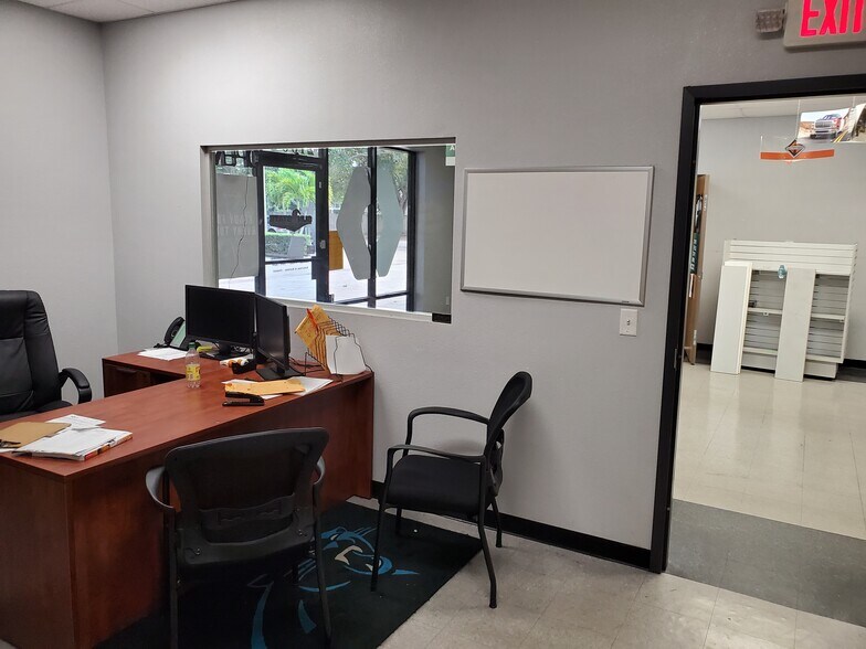 More Photos Of 2100-C Palmetto St, Clearwater Warehouse For Lease