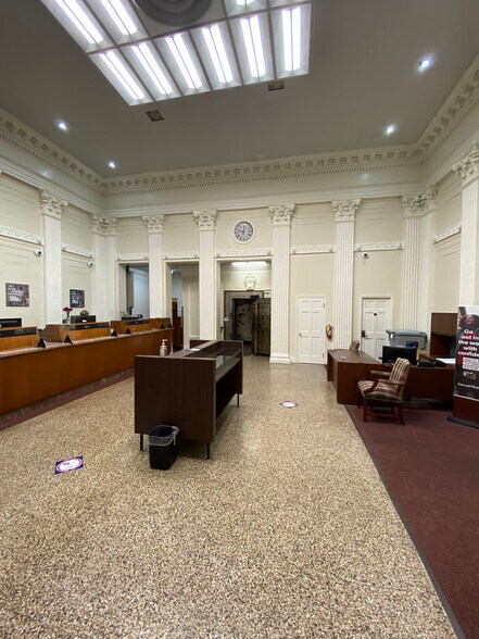 More Photos Of 305-307 E Main St, Front Royal Office For Sale