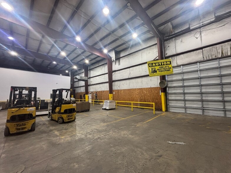 More Photos Of 9151 Youree Dr, Shreveport Distribution For Lease
