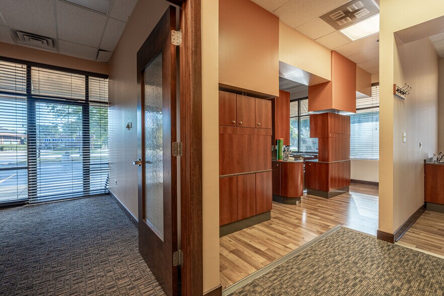 More Photos Of 644 Sheridan Rd, Winthrop Harbor Unknown For Lease