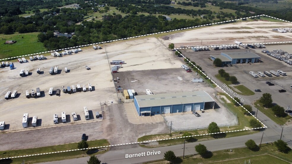 More Photos Of 110 E Barnett Dr, Cleburne Warehouse For Sale