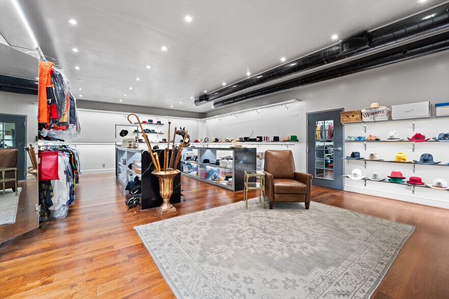 More Photos Of 1400 S Gribble St, Sherman Flex For Sale