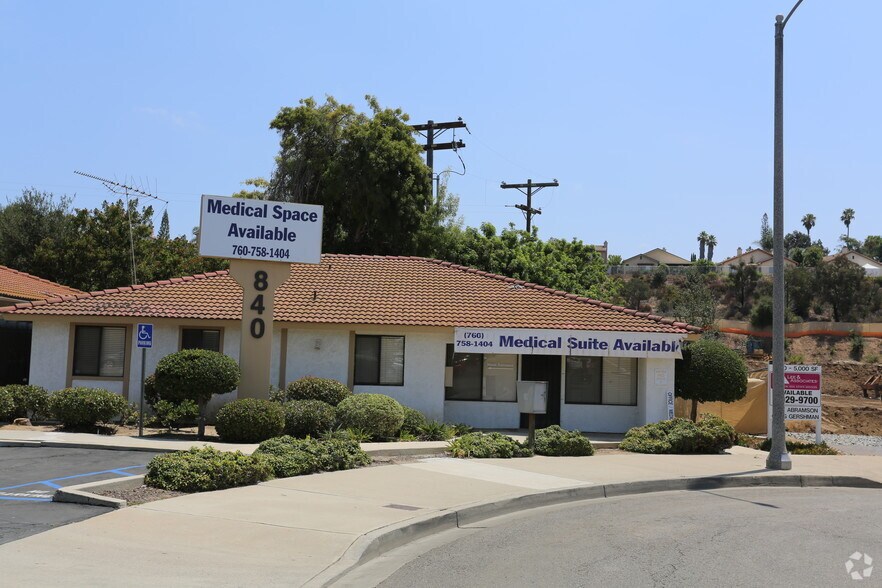 More Photos Of 840-854 Townsite Dr, Vista Medical For Lease