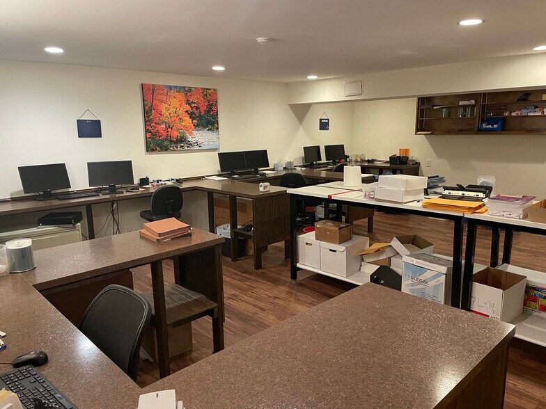 More Photos Of 2031 Shady Crest Dr, Birmingham Office For Sale