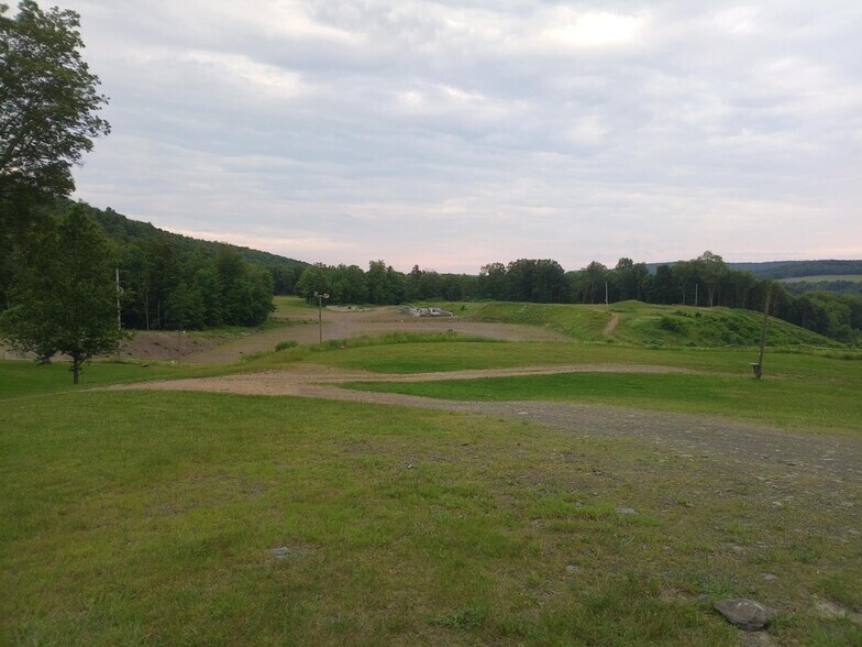 More Photos Of 224 Michael Ln, New Berlin Racetrack For Sale