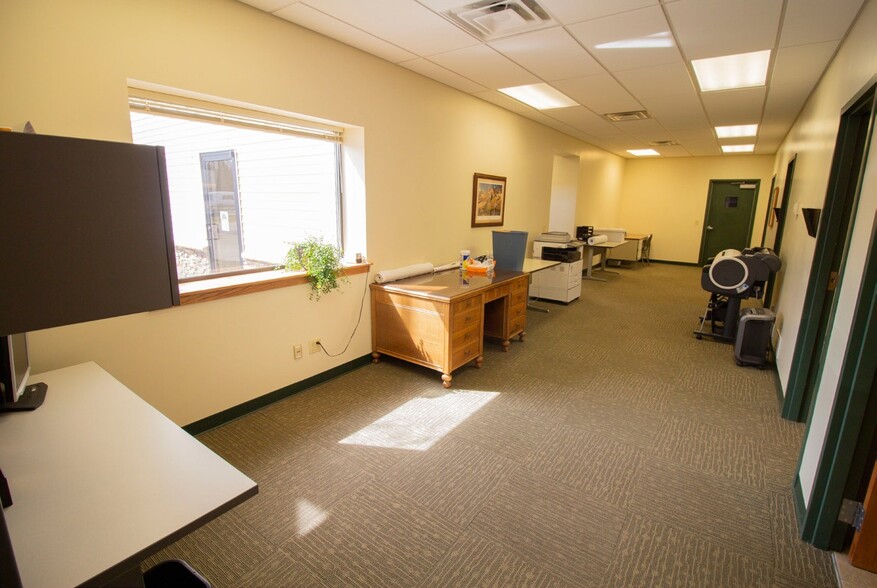 More Photos Of 310 Custer Dr, Battle Creek Medical For Lease