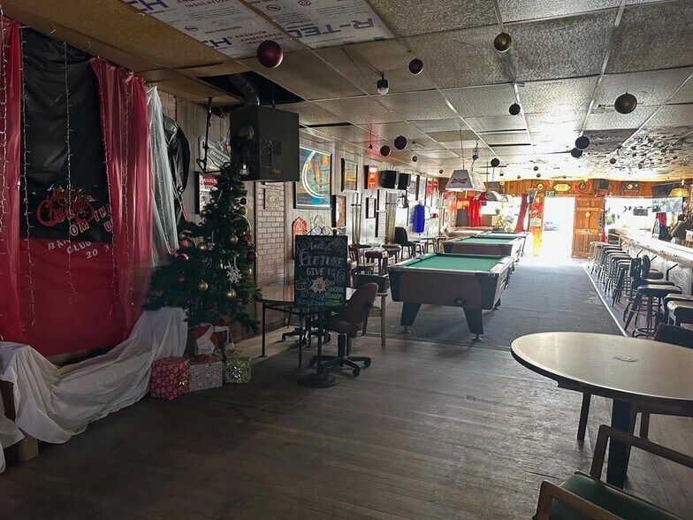 More Photos Of 190 Commercial St, Portola Bar For Sale