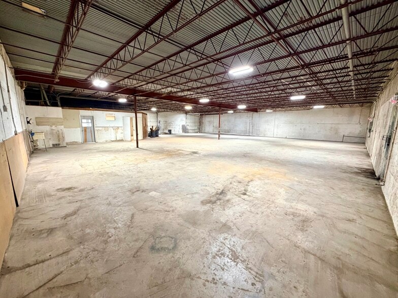 More Photos Of 5501-5505 Brewster St, San Antonio Warehouse For Lease