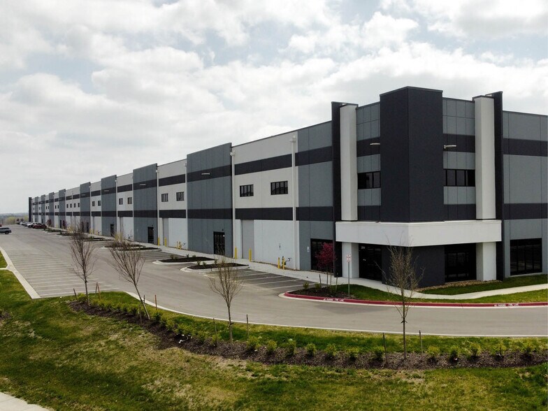 Primary Photo Of 2201 NE Town Centre Blvd, Lee's Summit Warehouse For Lease