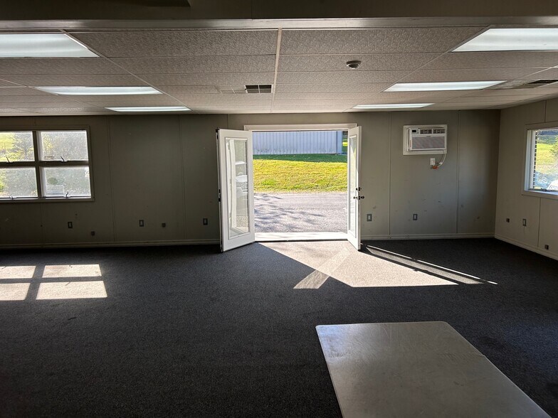 More Photos Of 345 Hill Rd, Womelsdorf Warehouse For Lease