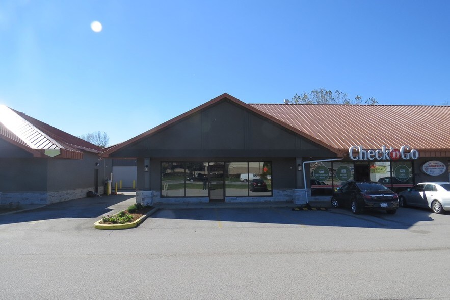 More Photos Of 265 Morthland Dr, Valparaiso Storefront Retail Office For Lease