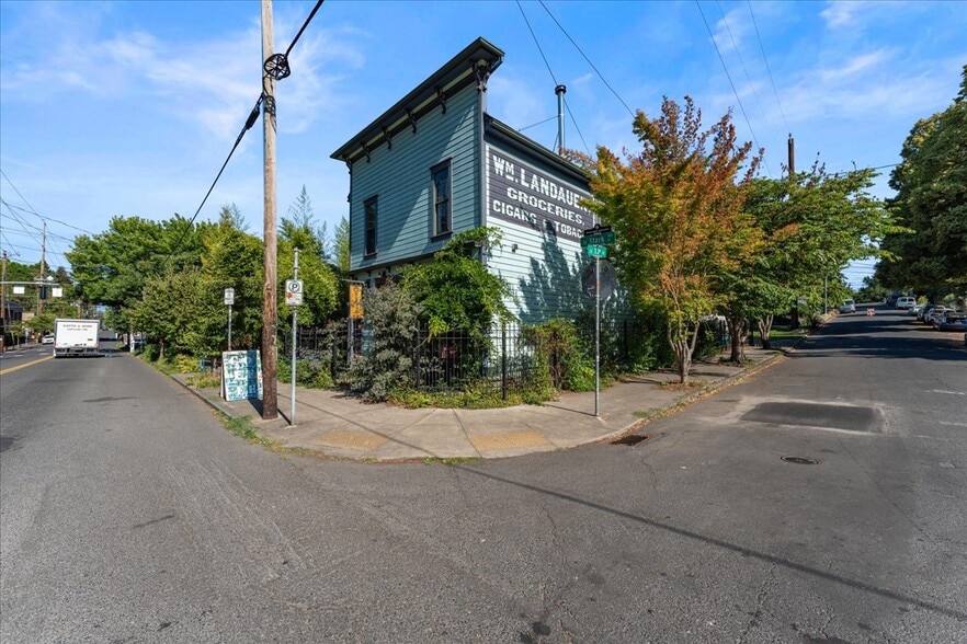 More Photos Of 3039 SE Stark St, Portland Storefront Retail Residential For Sale