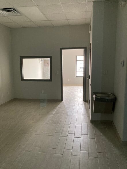 More Photos Of 824 E Hackberry Ave, McAllen Flex For Lease