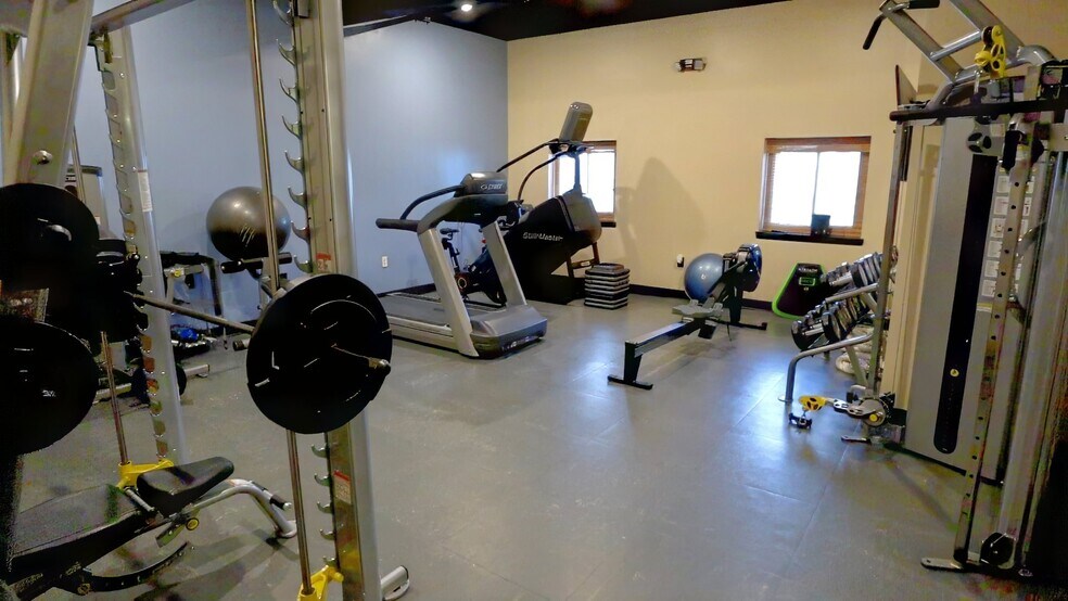 More Photos Of 710 E 64th St, Indianapolis Office For Lease