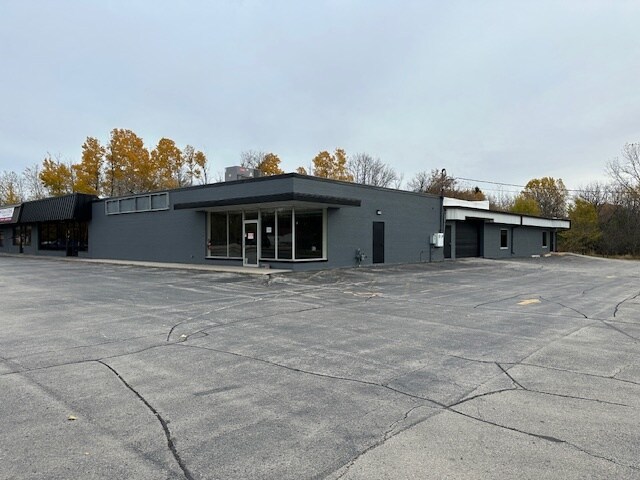 More Photos Of 336 N Military Ave, Green Bay General Retail For Lease