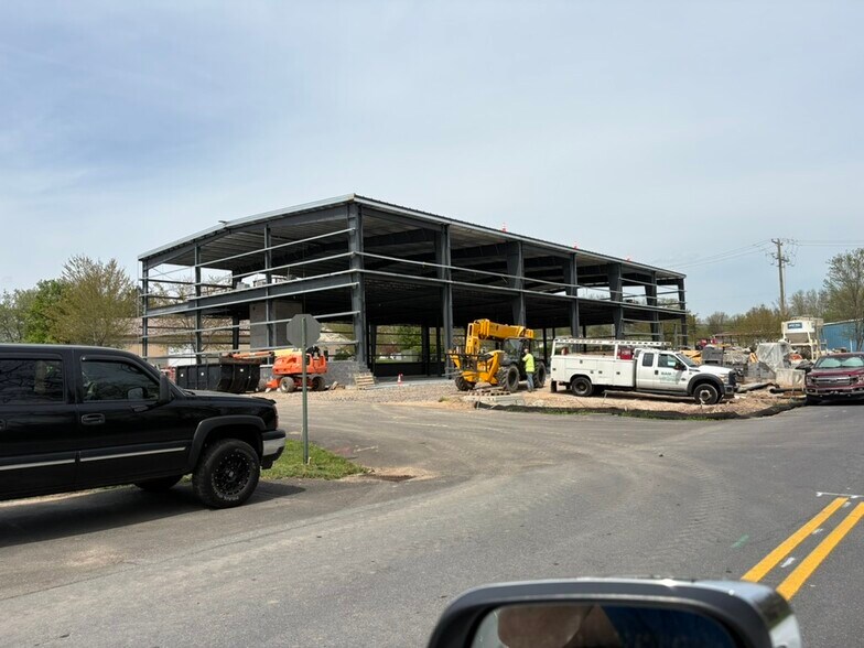 Primary Photo Of 17 Industrial dr, New Britain Manufacturing For Lease