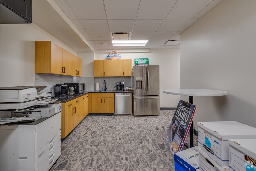 More Photos Of 401 S Boston Ave, Tulsa Office For Lease