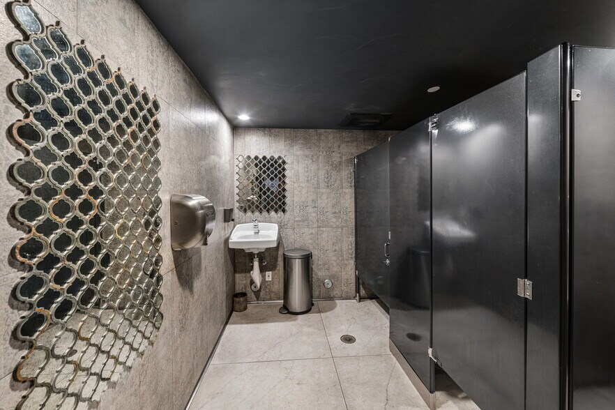 More Photos Of 8928-8930 Santa Monica Blvd, West Hollywood Restaurant For Lease