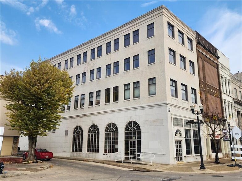 Primary Photo Of 19 E Washington St, New Castle Loft Creative Space For Lease