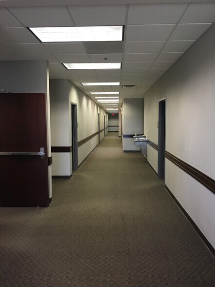 More Photos Of 2800 S Rock Rd, Wichita Office For Sale