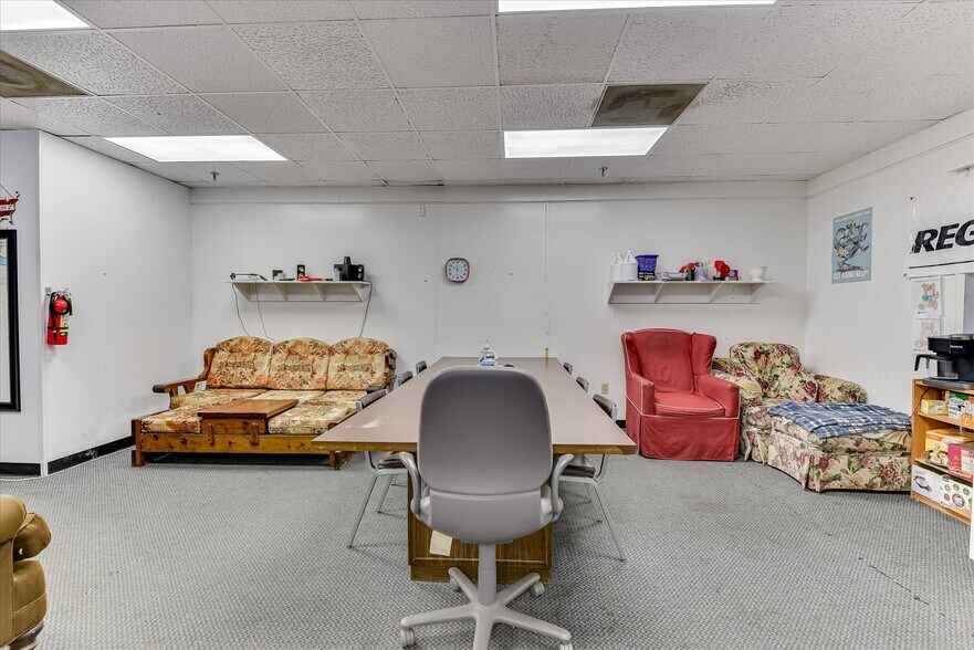 More Photos Of 1089 Augusta Rd, Warrenville Office For Sale