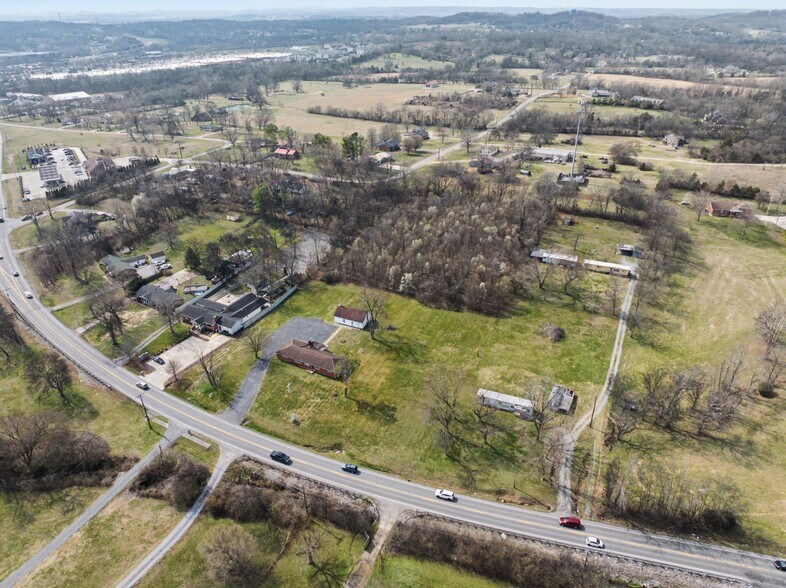 More Photos Of 611 New Shackle Island Rd, Hendersonville Flex For Sale