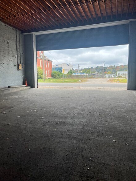 More Photos Of 740 8th Ave, Huntington Warehouse For Lease