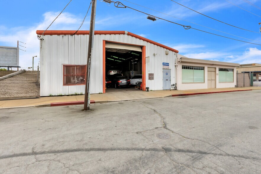 More Photos Of 227 Commission St, Salinas Showroom For Sale