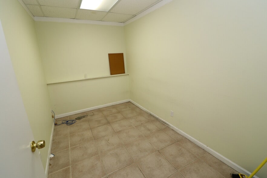 More Photos Of 6731-6755 Sunset Strip, Sunrise Unknown For Lease