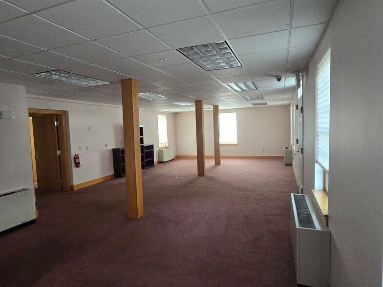 More Photos Of 105 Main St, Windsor Office For Sale
