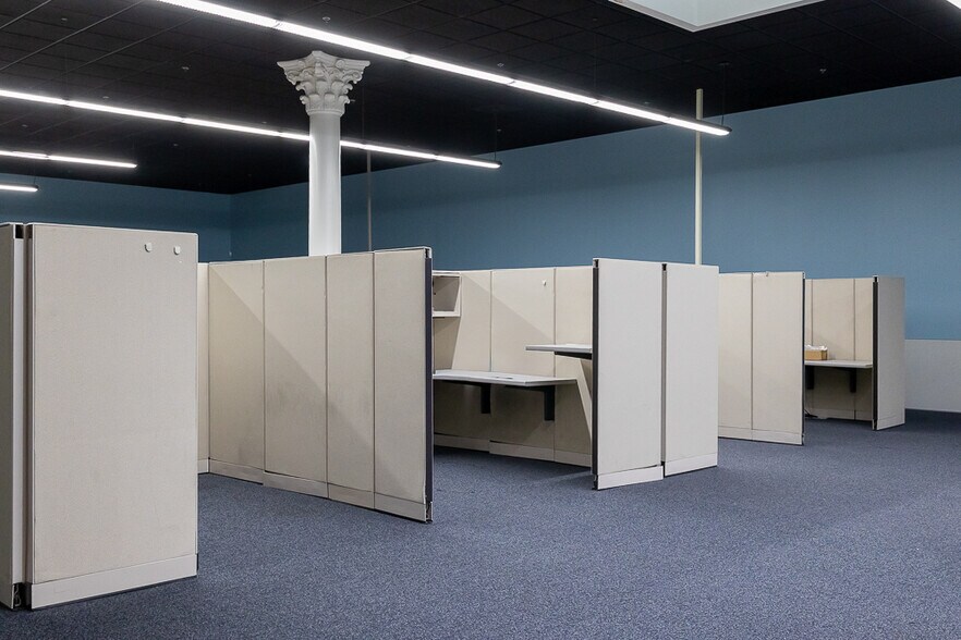 More Photos Of 5935 Rivers Ave, North Charleston Showroom For Lease