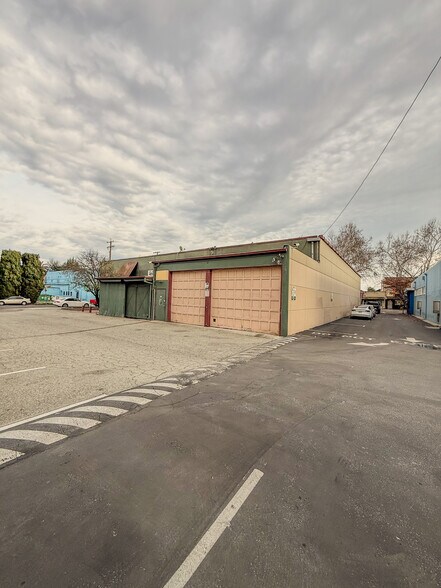 More Photos Of 995 E Santa Clara St, San Jose Storefront For Lease
