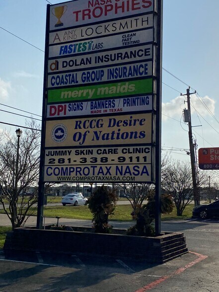 More Photos Of 401 E Nasa Rd 1, Webster Self Storage For Lease