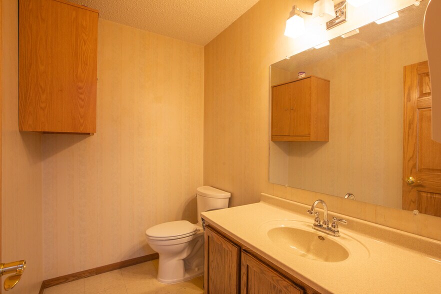 More Photos Of 1411 W Dakota Pkwy, Williston Office For Lease