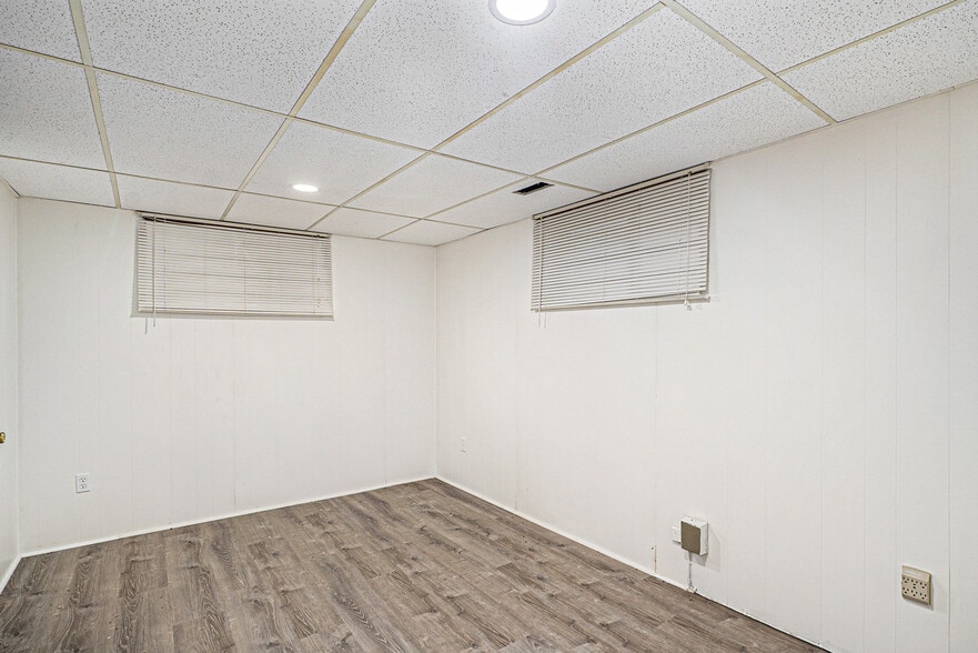 More Photos Of 3929-3933 W Court St, Flint Office For Sale