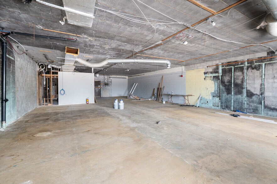 More Photos Of 2024 Dufferin Av, Wallaceburg Apartments For Sale