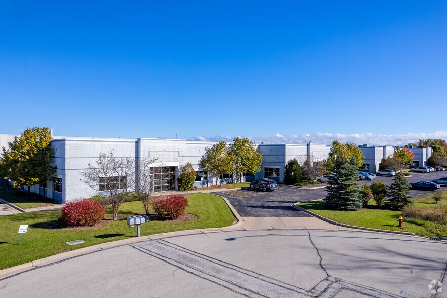 Primary Photo Of 400 W Bell Ct, Oak Creek Service For Lease