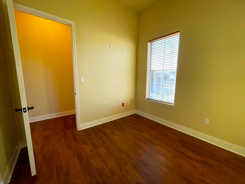 More Photos Of 1920 Corporate Dr, San Marcos Office For Sale