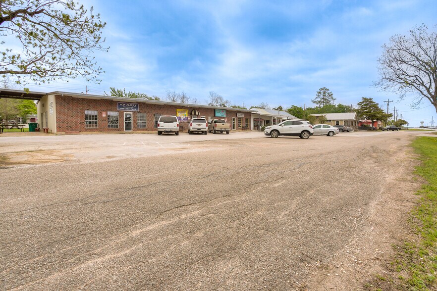 More Photos Of 308 John A Butler, Montgomery Freestanding For Sale