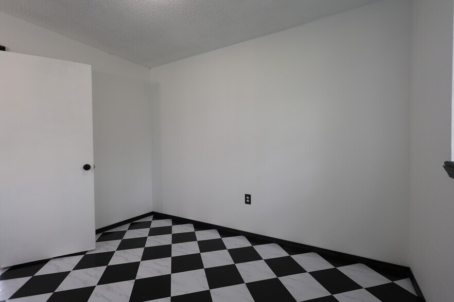 More Photos Of 25377 Welling rd, Welling Apartments For Sale