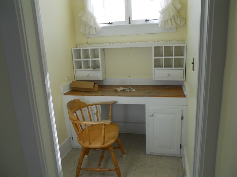 More Photos Of 115 S Main St, Vassar Office Residential For Lease