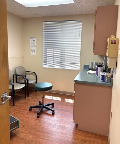 More Photos Of 1 E County Line Rd, Sandwich Medical For Lease