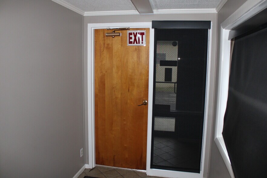 More Photos Of 1925 E Livingston Ave, Columbus Warehouse For Sale