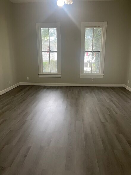 More Photos Of 315 Main Ave, Northport Office Residential For Lease