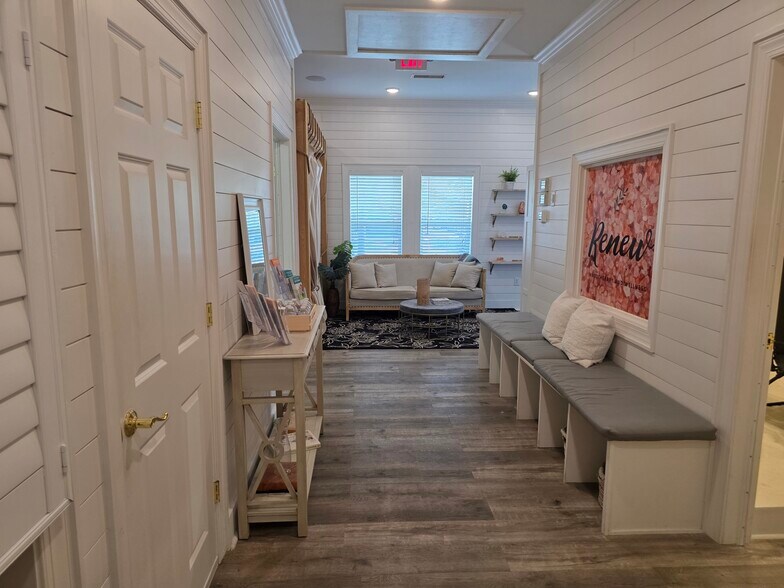 More Photos Of 23 Plantation Park Dr, Bluffton Office For Sale
