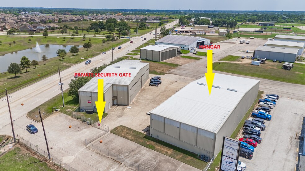 More Photos Of 20115 Stuebner Airline Rd, Spring Airplane Hangar For Lease
