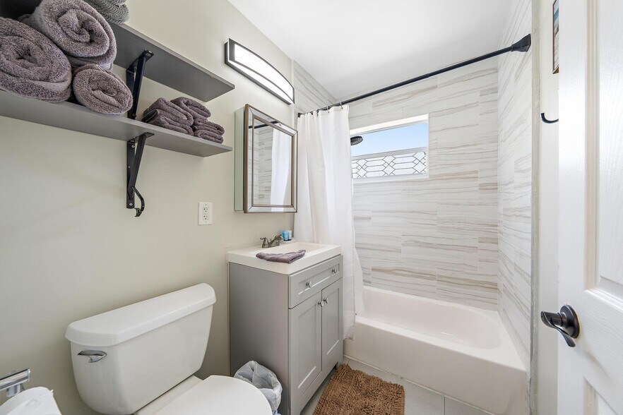 More Photos Of 940 Charles St, West Palm Beach Multifamily For Sale