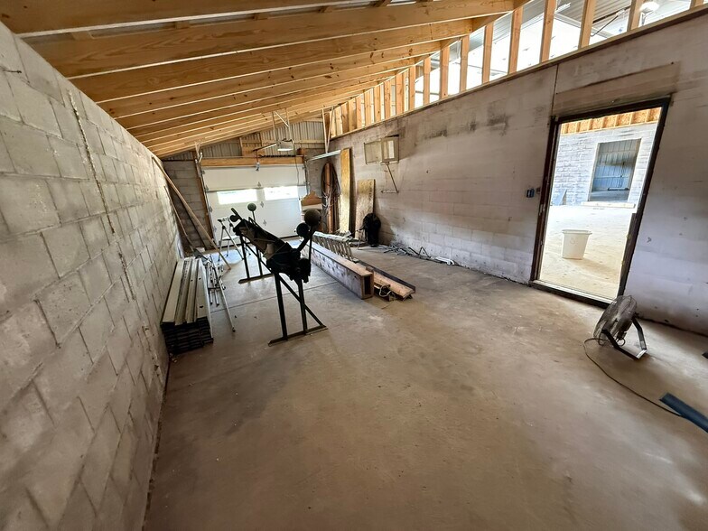 More Photos Of 1015 Trenton Ave, Uhrichsville Industrial For Sale