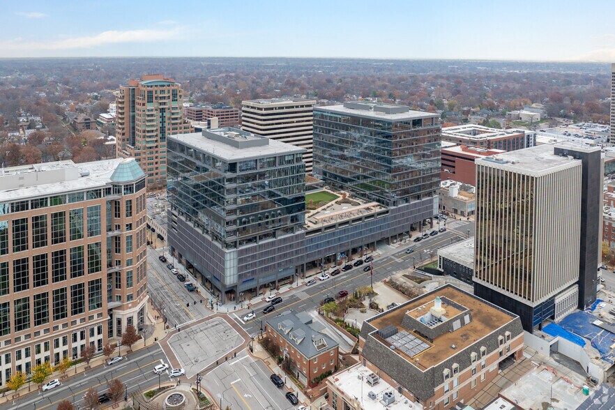 More Photos Of 8001 Forsyth Blvd, Saint Louis Office For Lease